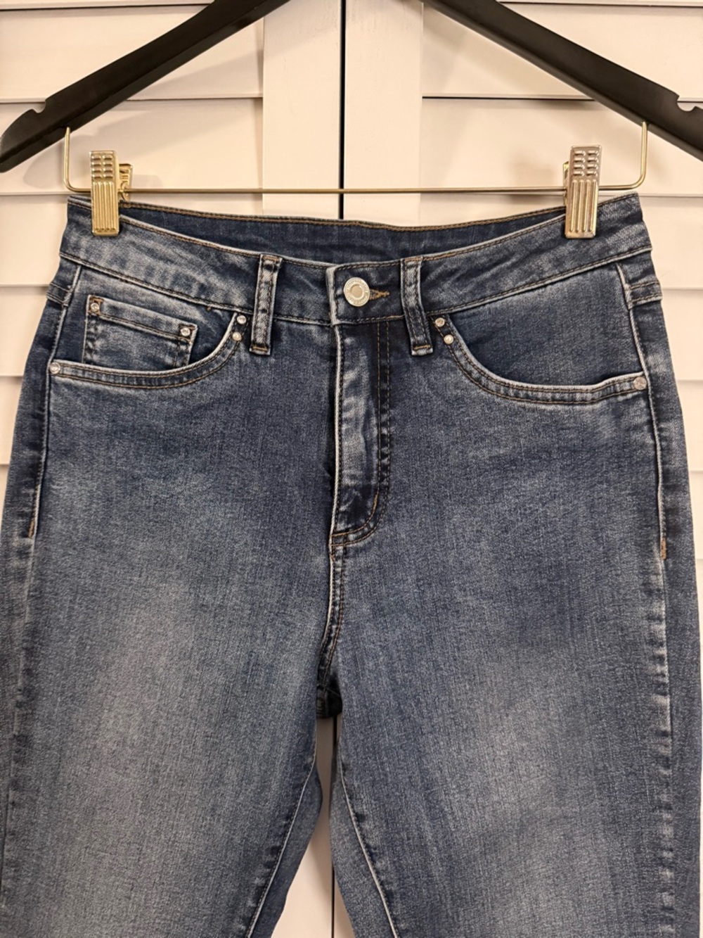 Joseph Ribkoff High-Rise Jewel Embellished Jeans in Blue Wash Size 6